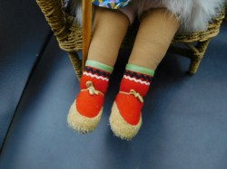 inuit old woman feet